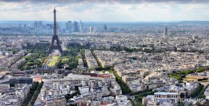 Vue aérienne sur Paris et la Tour Eiffel