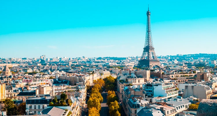 Immobilier Bilan 2022 et perspectives 2023, Vue sur Paris et la tour Eiffel.