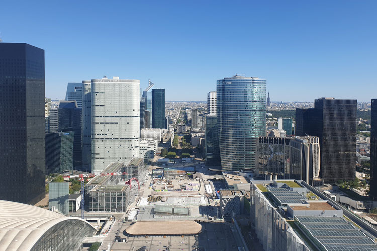 LA DÉFENSE QUARTIER D’AFFAIRES Location de bureaux en 2022